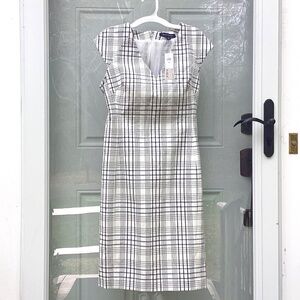 💃🏻 HOST PICK! Banana Republic plaid dress cream/navy/black, v-neck, lined, 6P